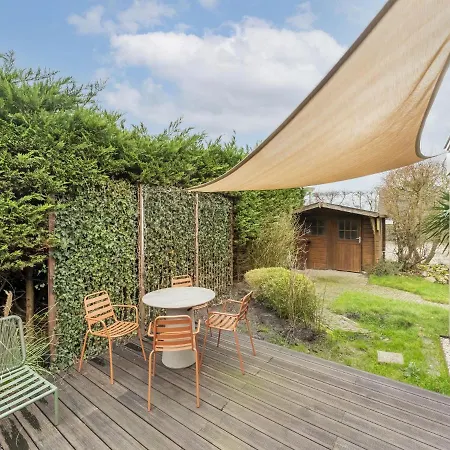 Stylish With Private Garden Hotel Tuitjenhorn